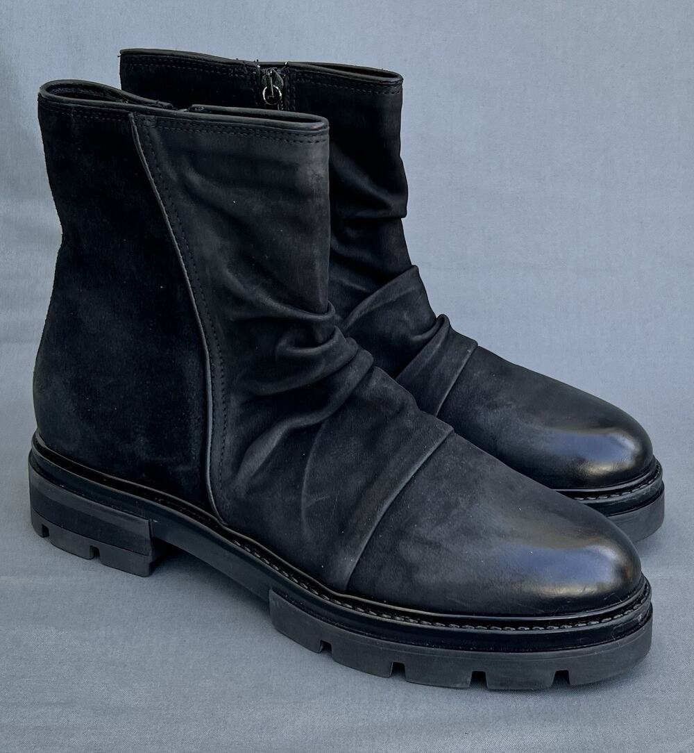 Miz Mooz New York City Brodie Chunky Black Leather boots Rubber Soles Womens 9.5